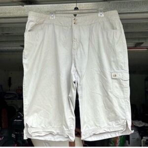 Columbia Light Tan Cargo Shorts